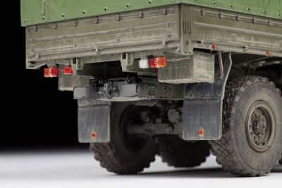 Модель сборная Российский трехосный грузовик К-5350 Мустанг